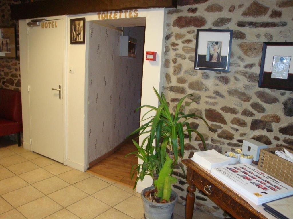 Auberge Du Chateau Chateauneuf-d'Ille-et-Vilaine Exterior photo